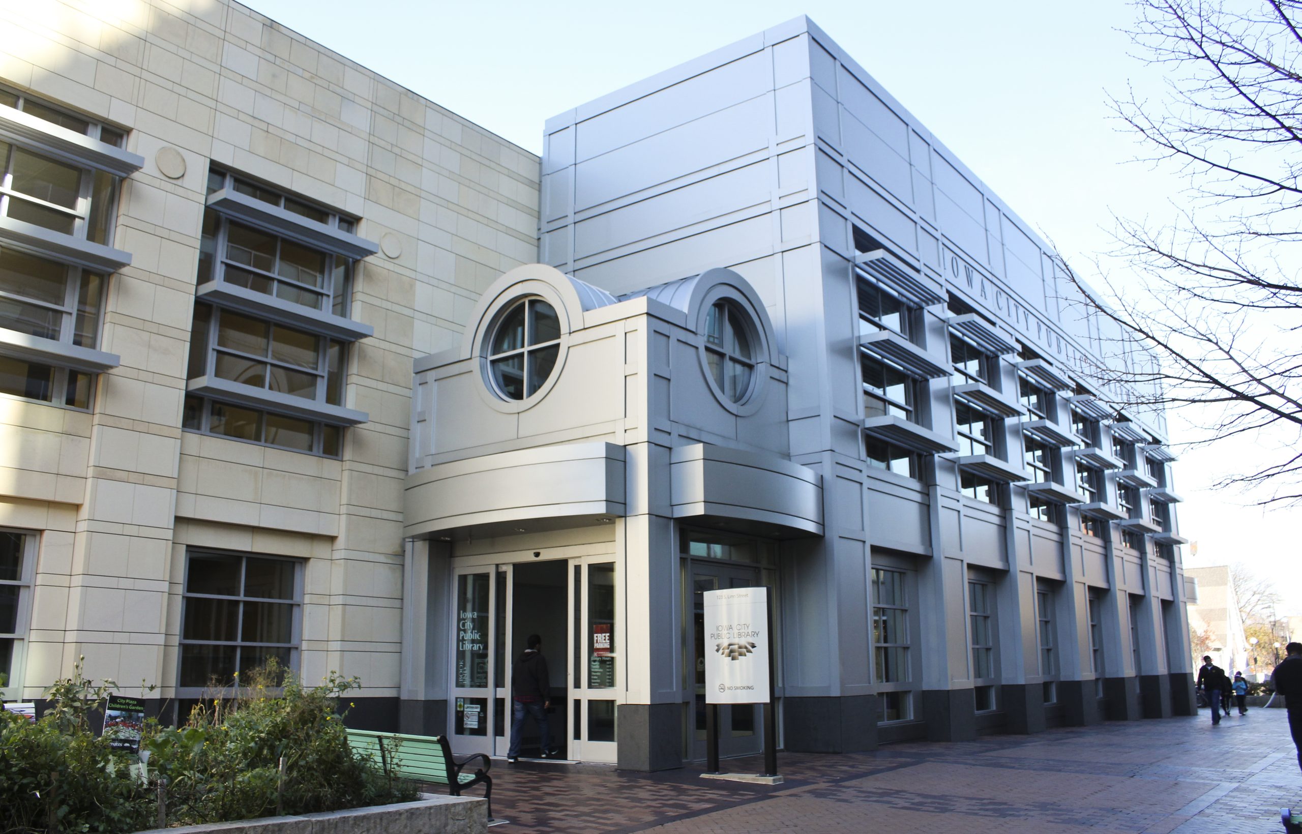 Iowa City Public Library_ICPL_SWentrance-03bbe819aa65f6339985a3abc16e89db